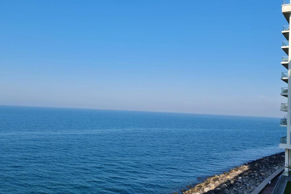 A Perfect Escape - Sea Facing Apartment Ras al-Khaimah Bagian luar foto