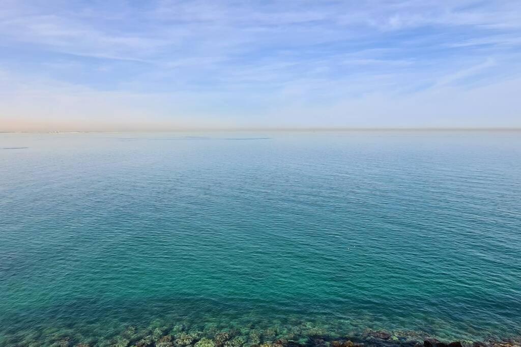 A Perfect Escape - Sea Facing Apartment Ras al-Khaimah Bagian luar foto